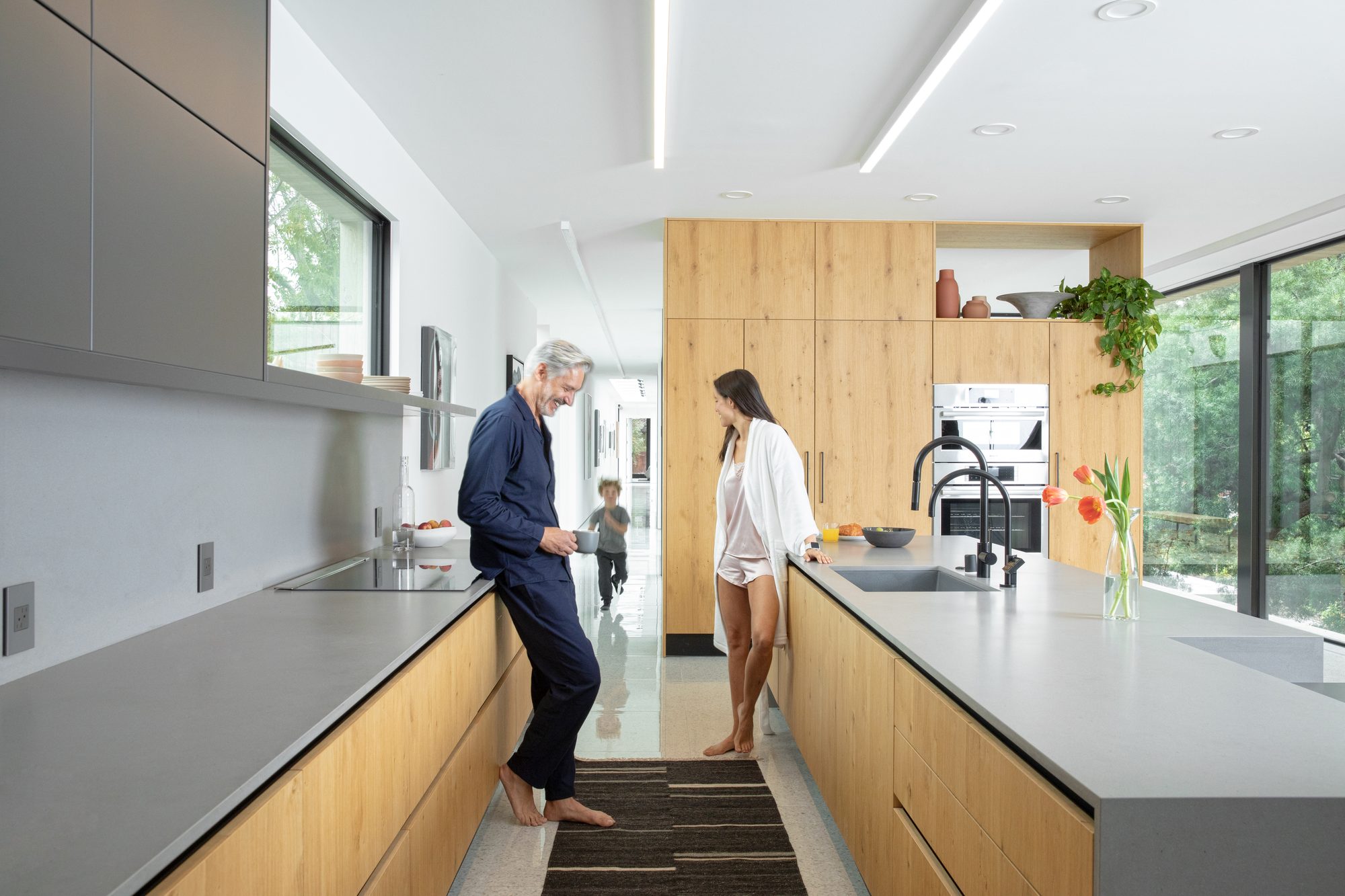 Family in the kitchen, the home already in its morning scene
